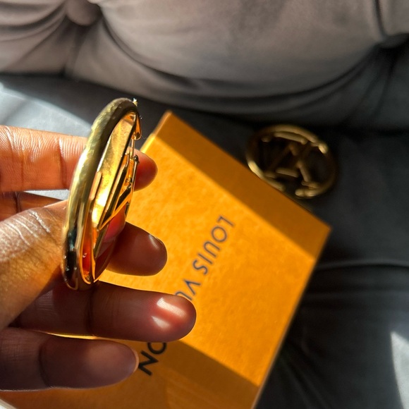 Louise Hoop Louis Vuitton Earrings - Picture 6 of 16